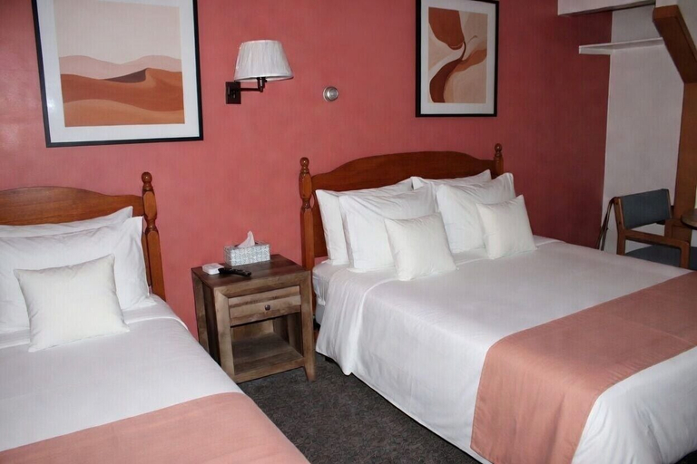 Room 5, Paddle Inn, Saint Louis