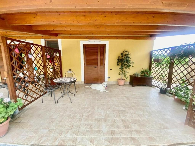 Outdoor dining 4, Villa Pedrosu, Sassari