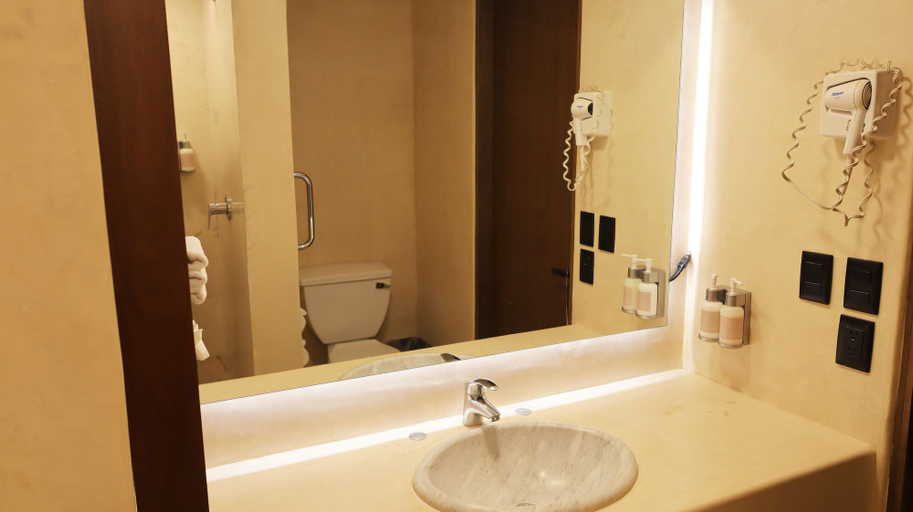 Bathroom 4, Hotel Fortin Plaza, Del Centro