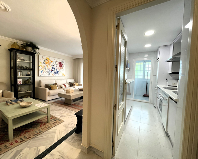 Room 3, Modern 2-bedroom Apartment With Private Underground Parking Lift Access, Málaga