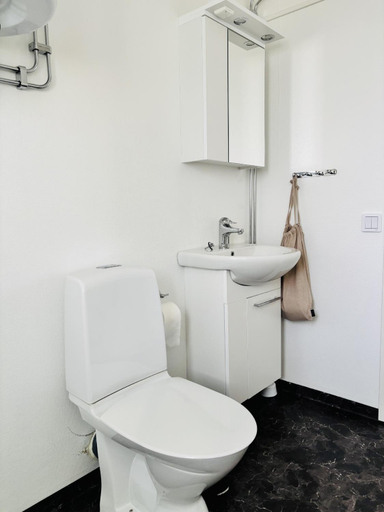 Bathroom 3, Frost Longstay City, Kiruna