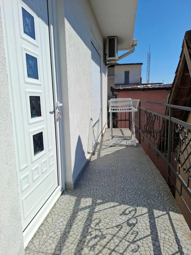 2, Apartment Leana