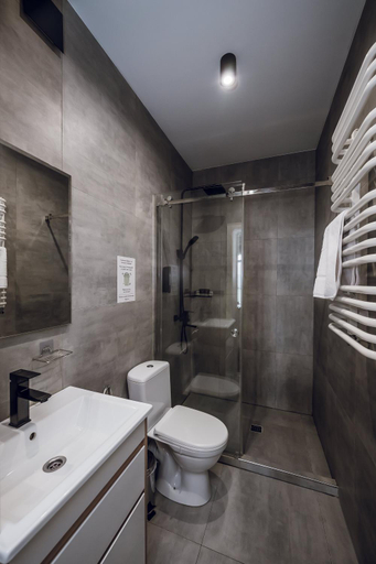 Bathroom, Aparthotel "Mayak Yablunytsia", Iaremchans'ka