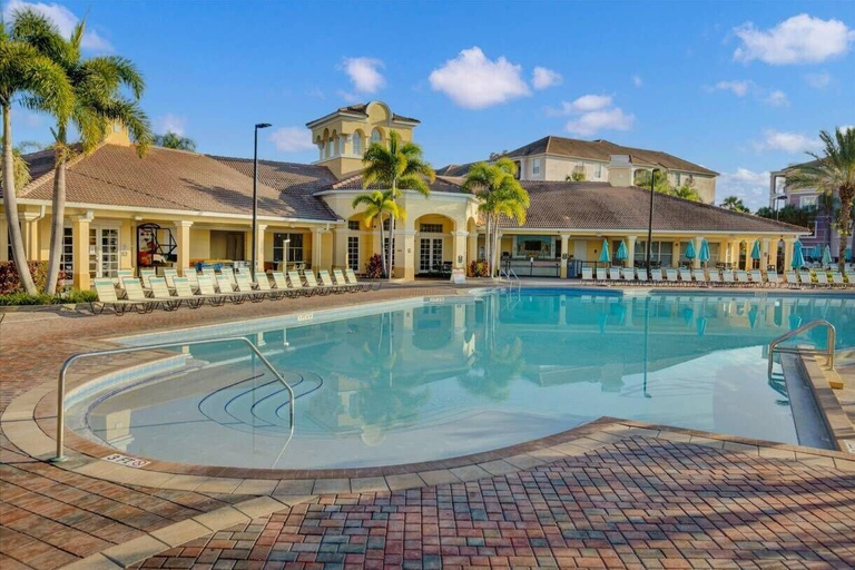Interior 2, Upstay Great 3BR Condo w Scenic Views & Patio, Orange