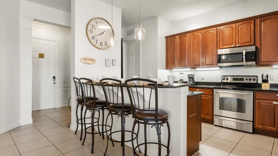 Interior 5, Upstay Great 3BR Condo w Scenic Views & Patio, Orange