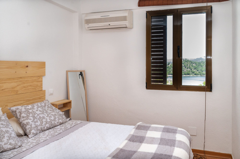 Room 5, Apartment With Amazing Views to San Juan Lake, Madrid
