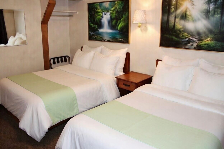 Room 4, Paddle Inn, Saint Louis