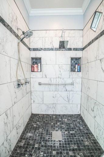 Bathroom 2, Apollos Anchor - 926 Golf Island Dr 5 Bedroom Home, Hillsborough