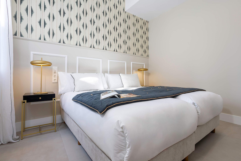 Room 2, Luxury Penthouse With Private Terrace in Granada San Anton 401, Granada