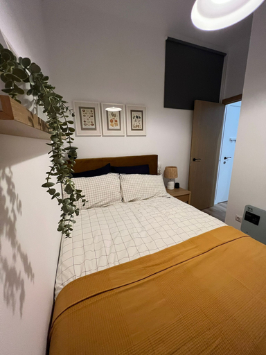 Room 5, w Dreamy 1BR With Great Balconny, Madrid