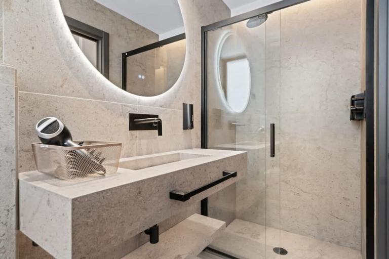 Room 3, Pac Fico Deluxe King Suite Near Retiro, Madrid