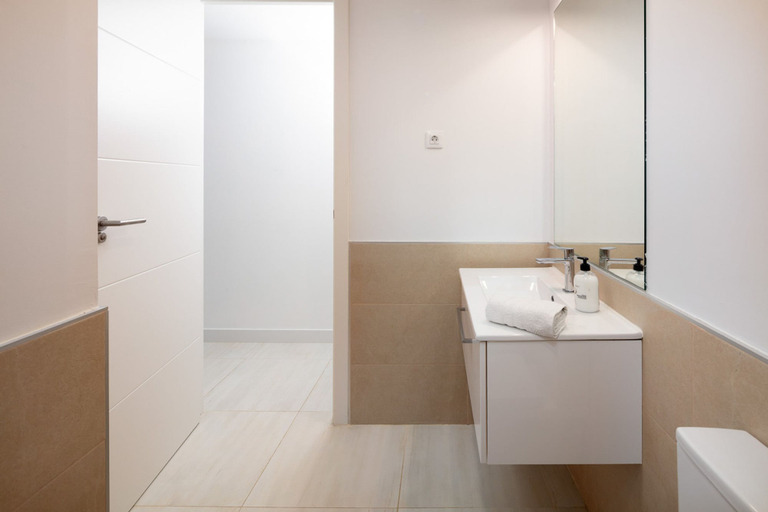 Room 5, AS EXT Estp LAS Olas B1 P2 1B, Málaga