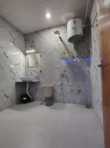 Others 5, Hotel Golden Eye, Srinagar
