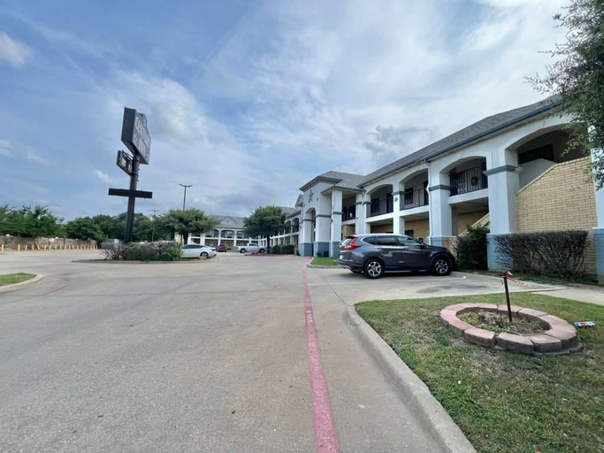 Property grounds, CENTURY INN, Dallas