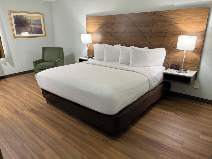 Bedroom 4, Wingate by Wyndham Livonia, Wayne