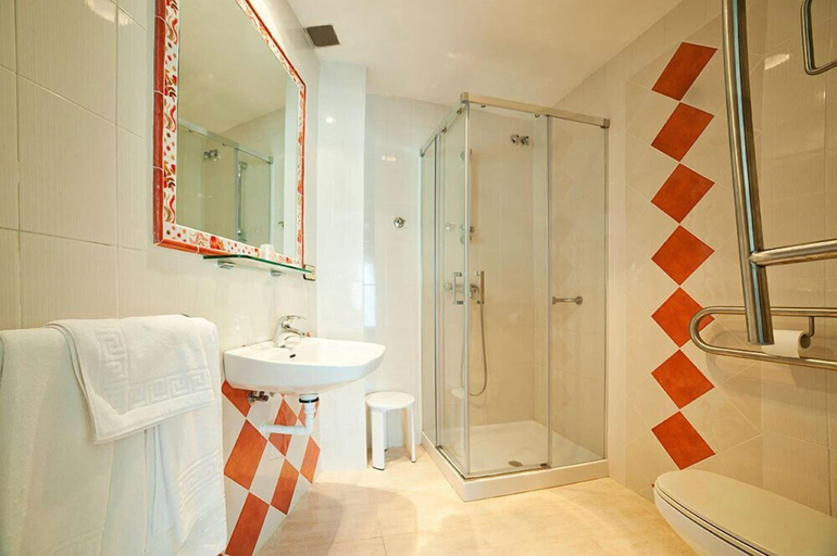 Bathroom 3, Hotel Ria Mar, Pontevedra
