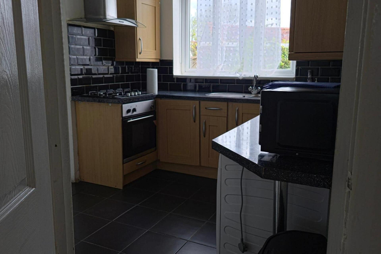 Private kitchen, 6 Bed House Sleeps 13 - Private Garden, Bristol