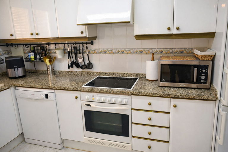 Room 3, Ch1200 in Oliva With 3 Bedrooms and 2 Bathrooms, Valencia