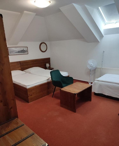 Bedroom 3, Hotel Dakol, Karviná