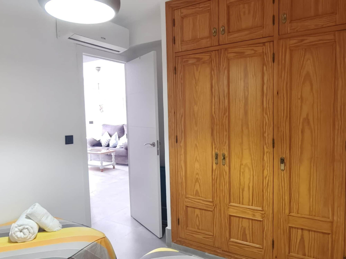 Room 5, Nerja Sun Apartments Bahia 7, Málaga