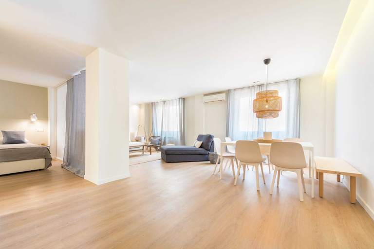 Room 5, The Double Loft Designer Loft for 4 Next to Atocha, Madrid