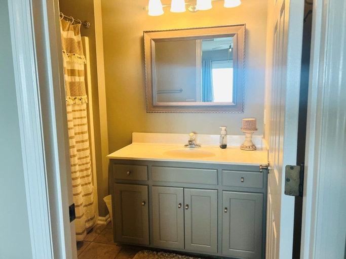 Bathroom 3, Elegant Egret 4 Bedroom Home by RedAwning, Brunswick