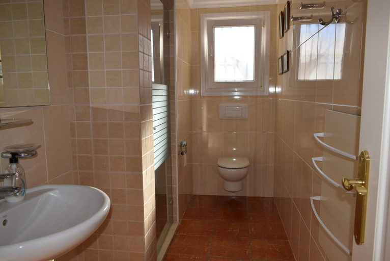 Room 4, Ch1900 in Oliva With 4 Bedrooms and 3 Bathrooms, Valencia
