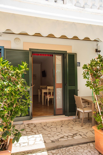 Others 5, Casa di Arturo, Latina