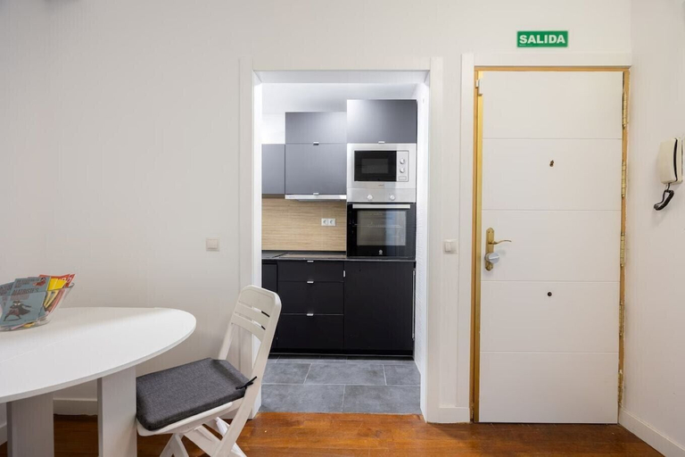 Room 4, Stay in La Latina Stylish Apartment for Work and Study, Madrid