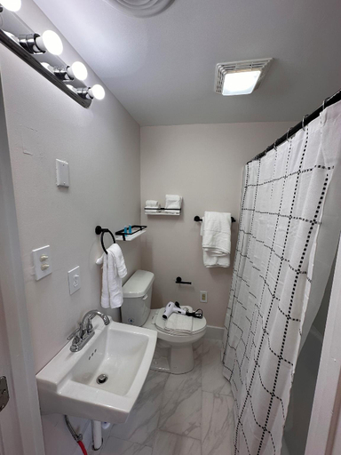 Bathroom 3, The Washington Inn, Grayson