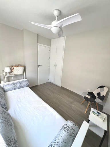 Room 3, DON Paco 2B in Benidorm, Alicante