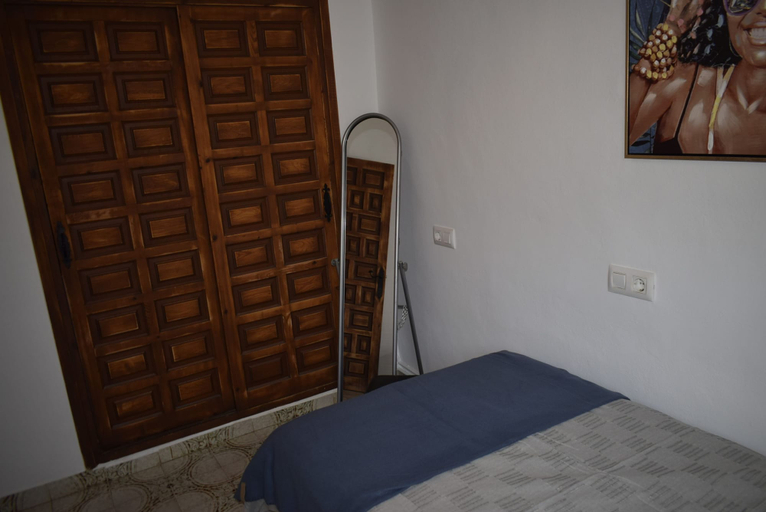 Room 2, 05 Ch3100 in Denia With 3 Bedrooms and 2 Bathrooms, Alicante