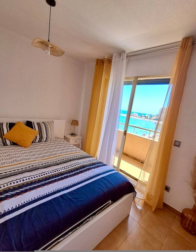 Room 3, Beachfront 3BR Condo w Pool Views Sleeps 10, Murcia