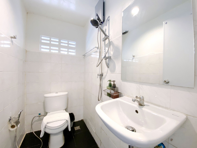 Bathroom 2, Remember, Phuket Island