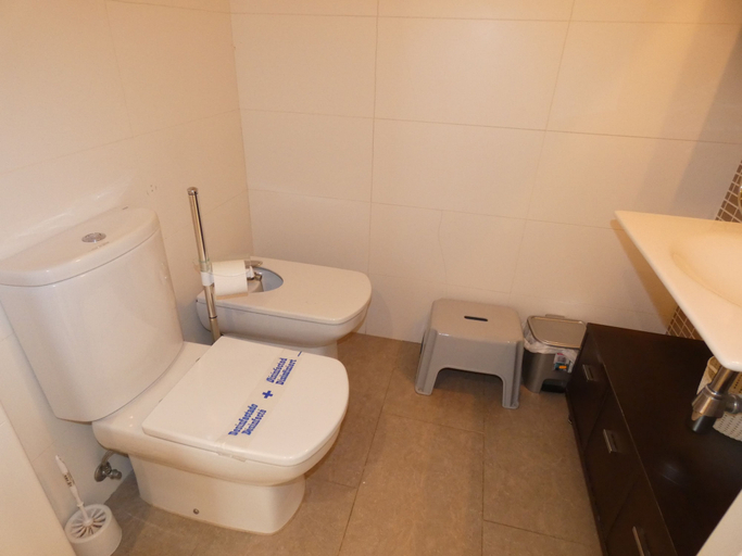 Room 5, Dup3291 in Oliva With 3 Bedrooms and 2 Bathrooms, Valencia