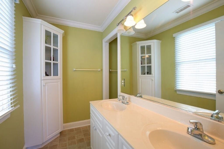 Bathroom 4, Sweet Dreams Private 4 Bedroom Home by RedAwning, Brunswick