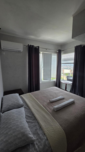 Bedroom 4, Book Wine Tasting Over Tbilisi, Tbilisi
