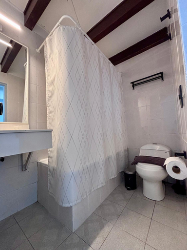 Bathroom 4, camino del alto, Valparaíso