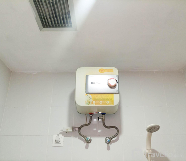 Bathroom 2, Minimalist Studio at Vivo Apartment By Travelio, Sleman