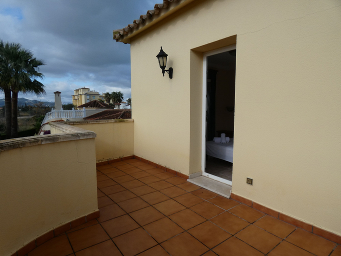 Room 4, Ch103 in Oliva With 3 Bedrooms and 2 Bathrooms, Valencia
