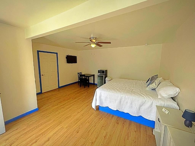 Bedroom 4, Cozy Bear Inn, Haywood
