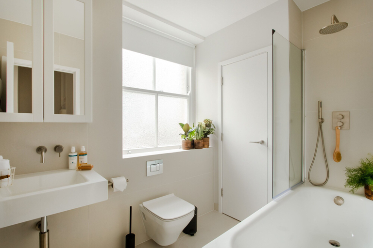 Bathroom 2, 74-78 Marylebone Lane, London