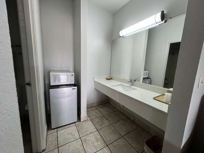 Bathroom 4, CENTURY INN, Dallas