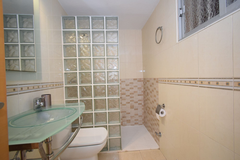 Room 4, DON Paco 5B in Benidorm, Alicante