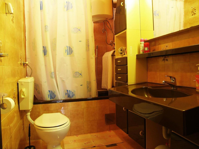 Bathroom 3, Roses Apartment, Preko