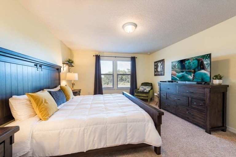 Room 3, Spacious 5-bedroom Villa With Private Pool in Davenport, Polk