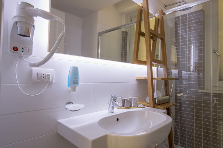 Bathroom 3, Cocoplaces Apartments, Florence