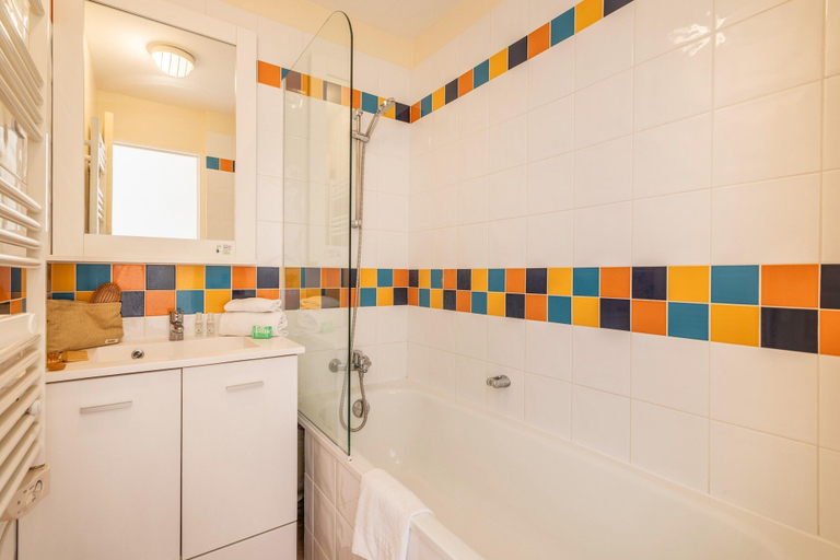 Bathroom 3, Apartment with Wave Pools Access, Bouches-du-Rhône