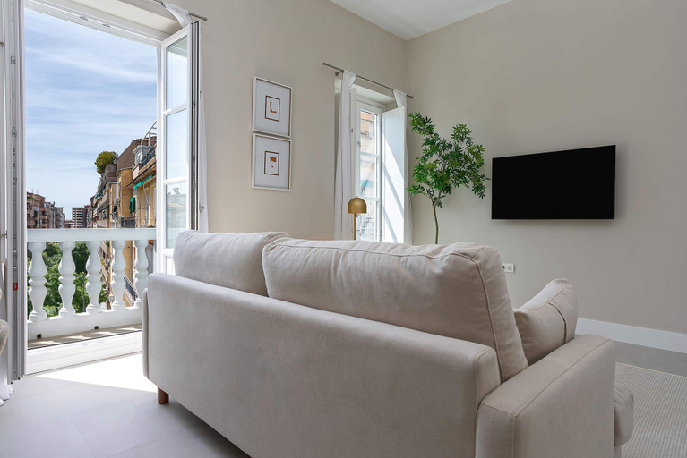 Room 4, Bright Apt in the Heart of Granada San Anton 304, Granada