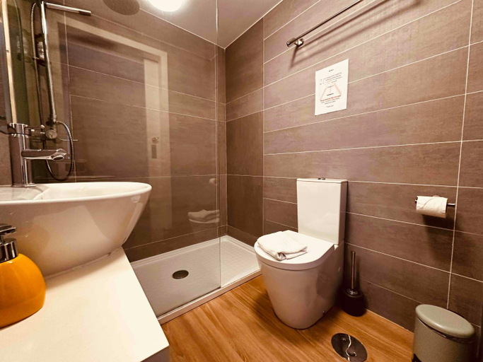 Bathroom 2, Casa Jardim, Porto